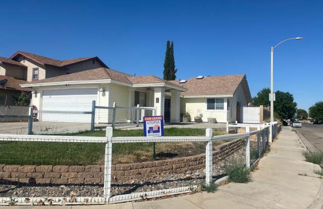 Lancaster 3 bedroom available now! Gallery 1