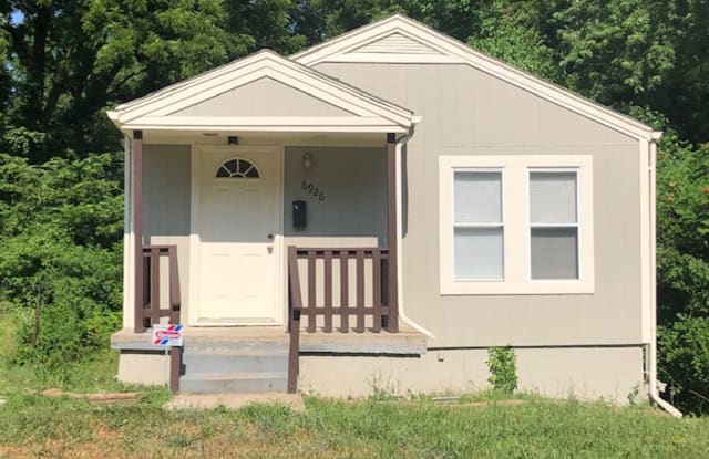 6926 College Avenue - 6926 College Avenue, Kansas City, MO 64132