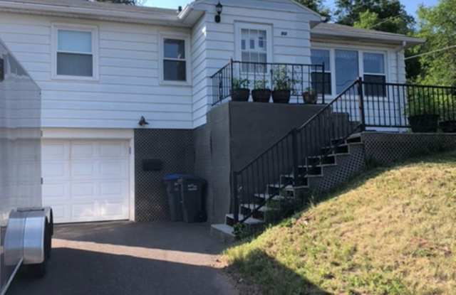 AVAILABLE October -3 Bedroom Home Gallery 3