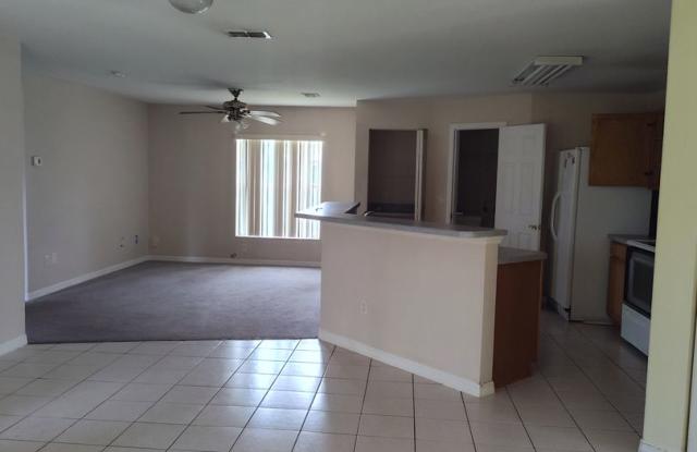 FOR RENT – 3 Bedroom 2 Bath Available Now! Gallery 4