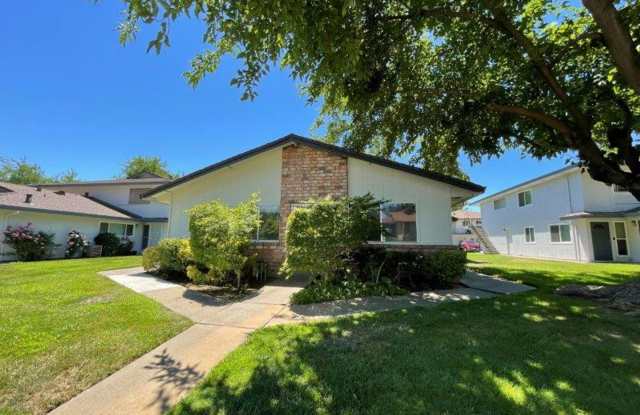 2 Bedroom Condo Walking Distance to Downtown Elk Grove and Elk Grove Park - 9508 Emerald Park Drive, Elk Grove, CA 95624