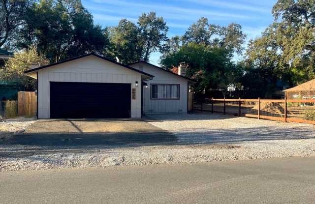 3 BED 2 BATH HOUSE IS SHASTA LAKE photos photos