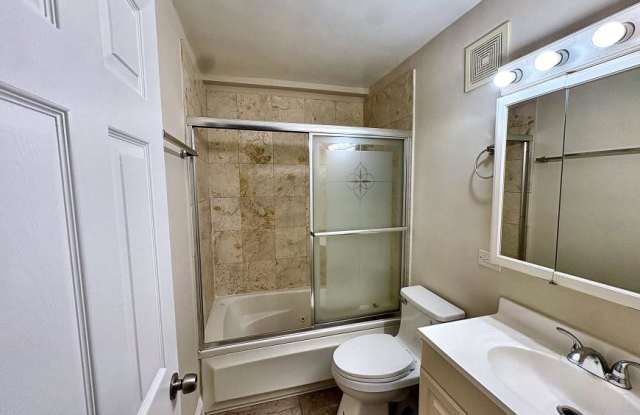 2115 W Farwell Gallery 3