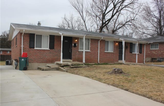 908 South Taylor Avenue - 908 South Taylor Avenue, Kirkwood, MO 63122