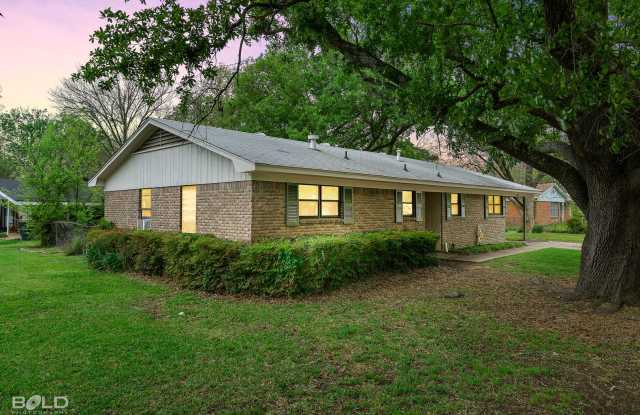 Check Out this 3 bed 2 bath!! photos photos