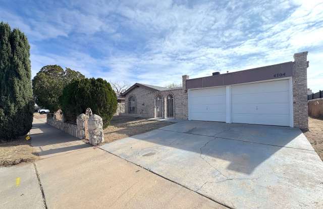 Northeast El Paso 3 Bed Refrig A/C in Castner Heights! photos photos