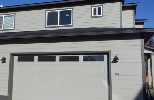 3 Bed/2.5 Bath Townhome with Water/Sewer/Garbage Utilities Included - Park Terrace photos photos