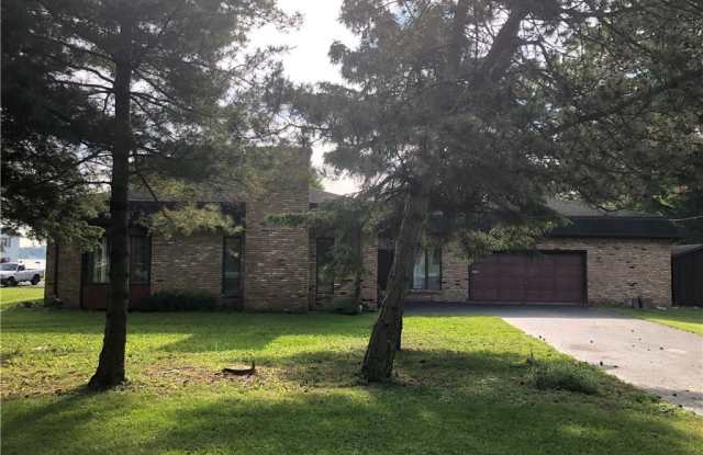 5132 E River Road Gallery 4