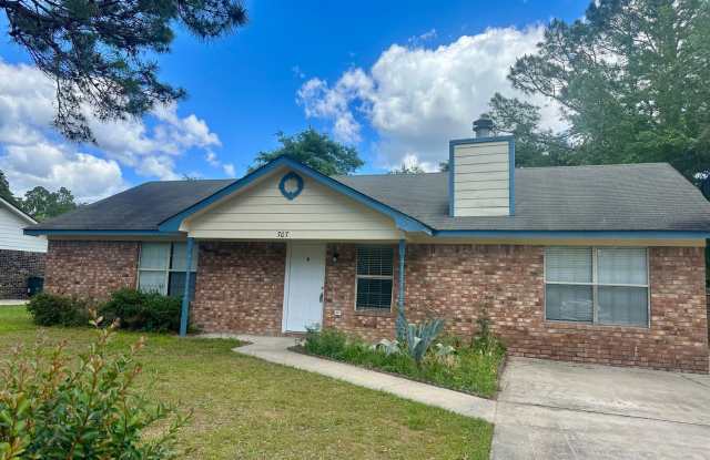 HUGE SPRING MOVE-IN SPECIAL AND RATE DROP ALERT (was $1800/month)!** photos photos
