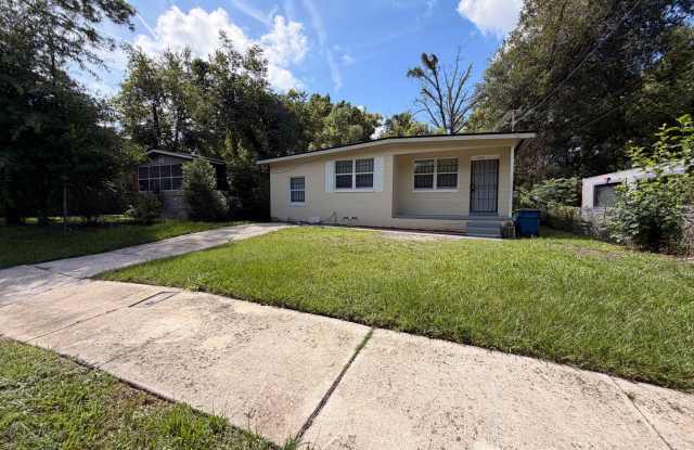 Spacious, updated 3/1 with bonus room and large utility room photos photos