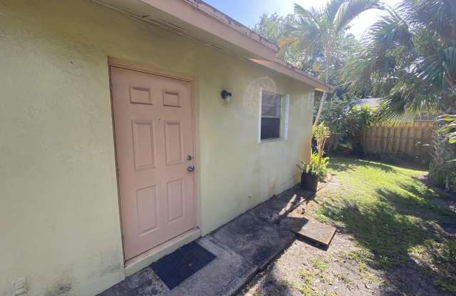 1104 NE 3rd Avenue photos photos