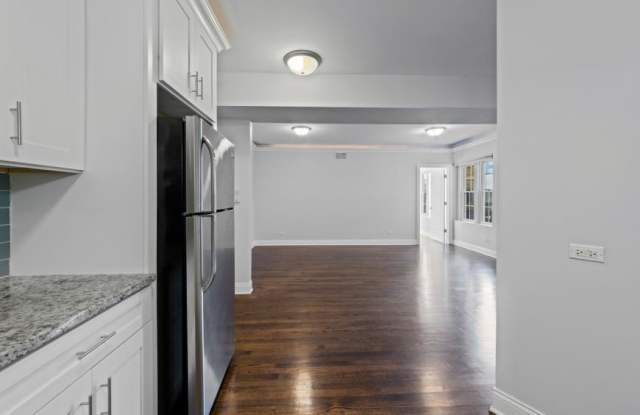 15 N Vail/15 W Davis Gallery 4