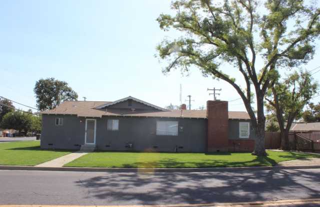 1996 N 11th Avenue Gallery 2