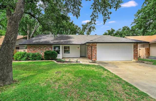 Recently Renovated throughout! Light and Bright! Awesome Location! - 10050 Woodland Village Drive, Austin, TX 78750