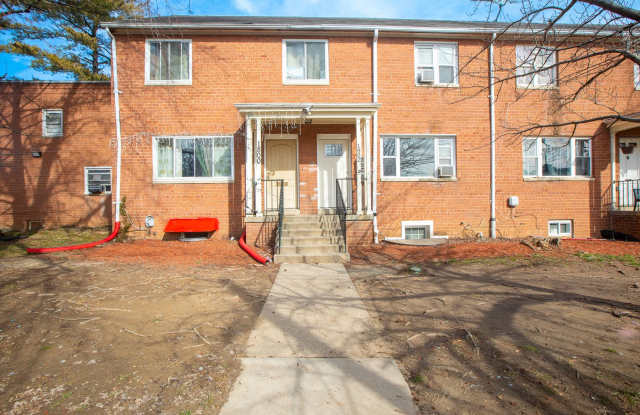 Lovely 2 BR/1.5 BA Townhome in Hyattsville! ALL UTILITIES INCLUDED!!! - 1802 Jasmine Terrace, Langley Park, MD 20783