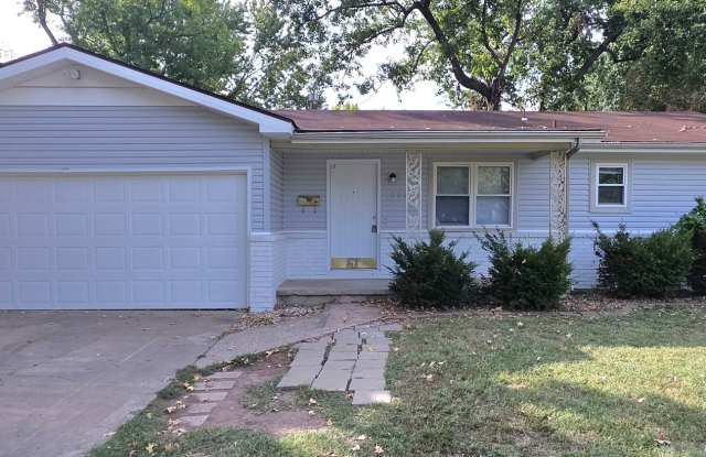 3 Bedroom home Close to Mall! $1395! Gallery 1