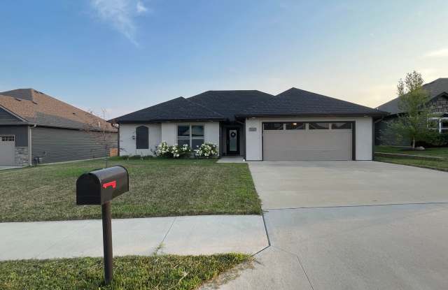 3 bd, 2 ba NE Columbia house, brand new condition, w/d included, many conveniences photos photos