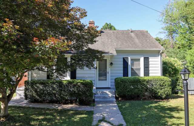 Move-in Ready Home Near Meade Park, Firefly Restaurant, & Jbird Coffee photos photos