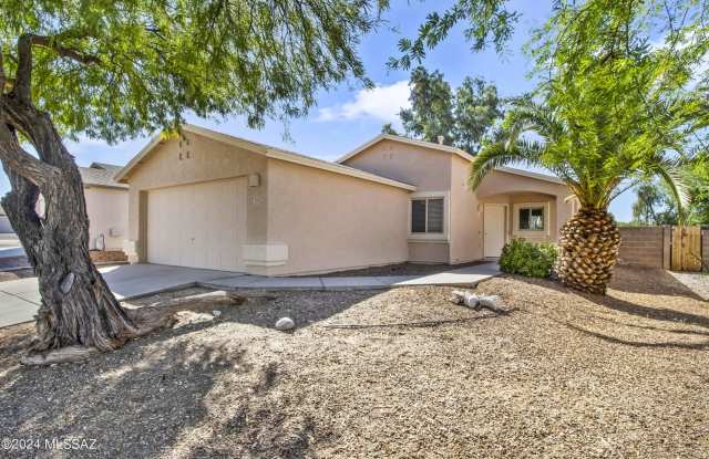 Gorgeous home in Rita Ranch - 7630 South Meadow Spring Way, Tucson, AZ 85747