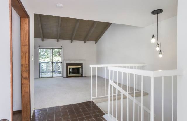 3 Bed / 2.5 Bath light filled, end unit townhome. YouTube Tour!! - 5 Needleridge Court, San Mateo, CA 94402
