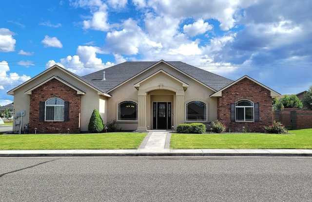 439 Golden Drive - 439 Golden Drive, Richland, WA 99352