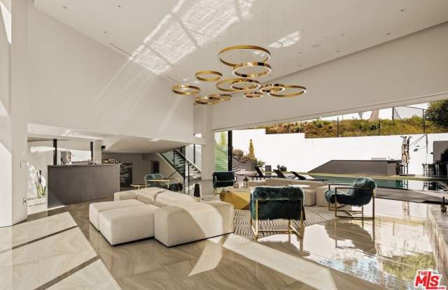 2210 Bowmont Dr Gallery 3