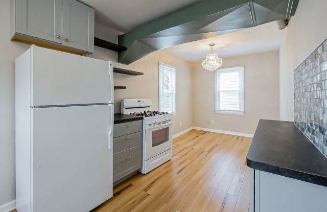 Charming 3-Bedroom Home with Fenced Yard & Detached Garage Gallery 3