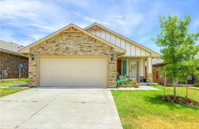 3BD/2BTH Home Minutes from the Highway! Gallery 1