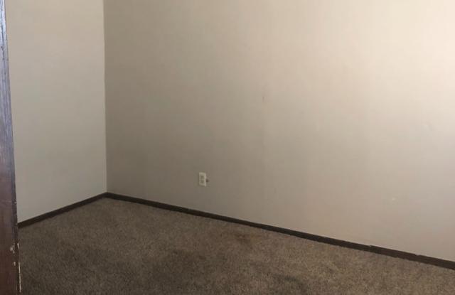 Cozy Duplex Available Close to OCCC! photos photos