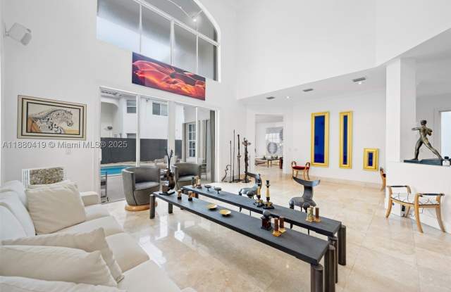 19460 39th Ct Gallery 4
