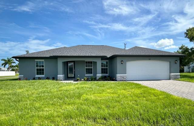 Spacious 4-Bedroom Cape Coral Home | Lawn care included Gallery 1