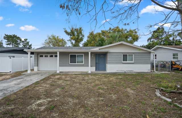 4925 BEACON HILL Drive Gallery 1