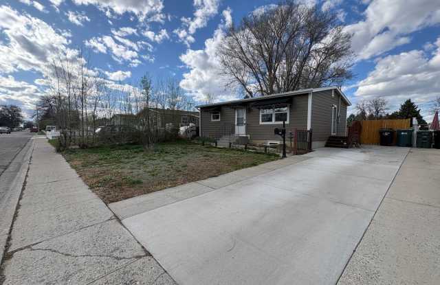 Spacious 4 Bedroom Home *Pet Friendly* photos photos