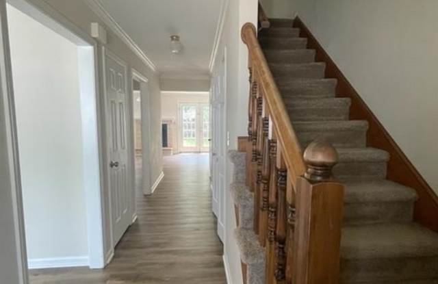 4613 Stonebridge Lane Gallery 2