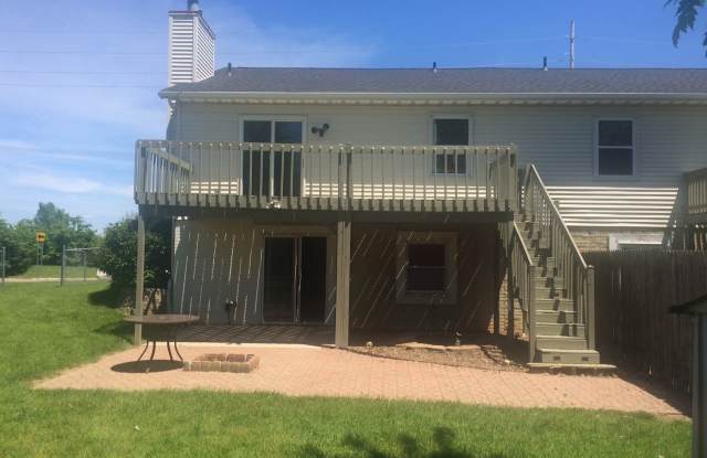 Great flexibility, proximity to Park/Lake and a wonderful yard photos photos