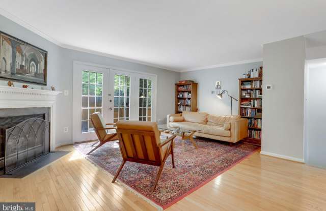 209 YALE DRIVE Gallery 4