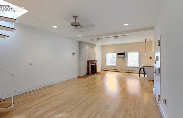 361 Greenwich Street Gallery 3
