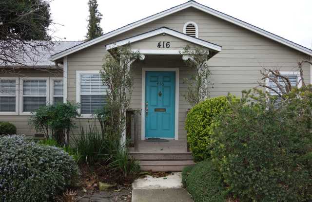 Charming 2 Bedroom in Heart of Downtown photos photos