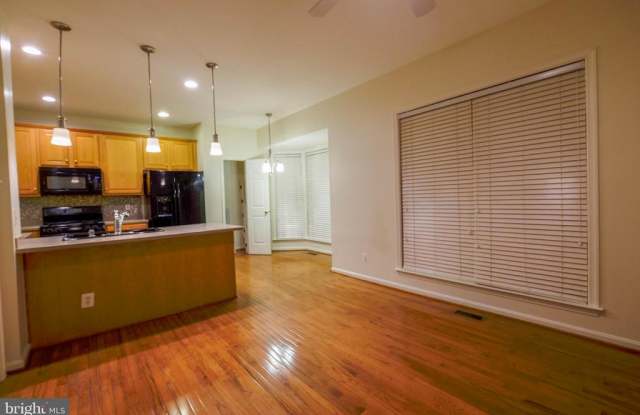 4061 OAK VILLAGE LNDG Gallery 4