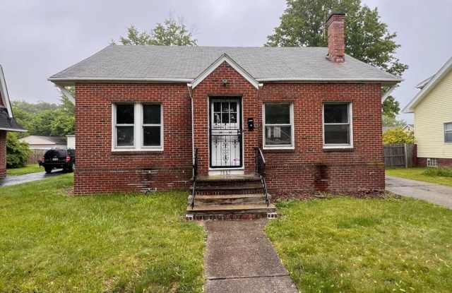 Fully Renovated 4 Bed Home in Cleveland Heights – Section 8 Welcome! - 3885 Glenwood Road, Cleveland Heights, OH 44121
