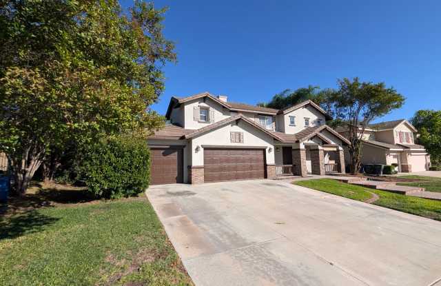Beautiful Home in Canyon Crest with 3-Car Garage Gallery 3