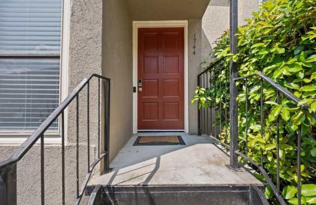 1744 Woodcliff Place NE Gallery 2