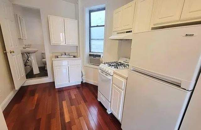 272 West 117th Street Gallery 3