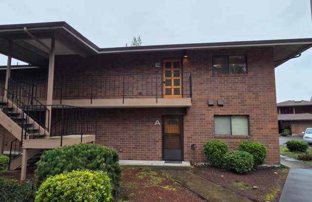 1 Bed 2 Bath View Point Community TOP Floor Condo - 8106 53rd Avenue West, Mukilteo, WA 98275
