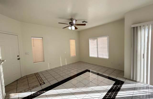 Brand new paint and carpet! 3 Bedroom 2 1/2 Bathroom, Close to Grand Canyon University photos photos