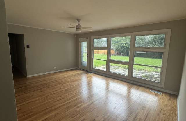 1421 N Wilke Road Gallery 3