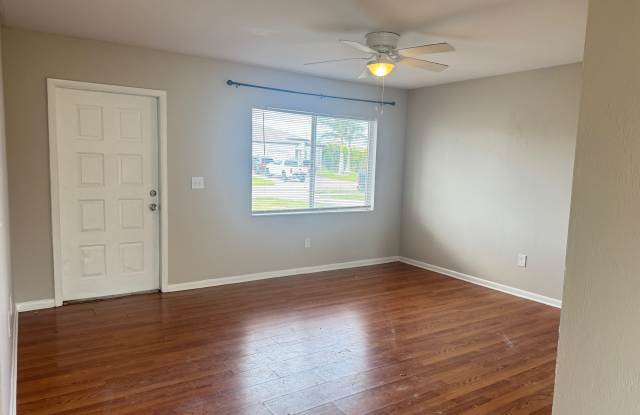 1715 SW 34th St photos photos