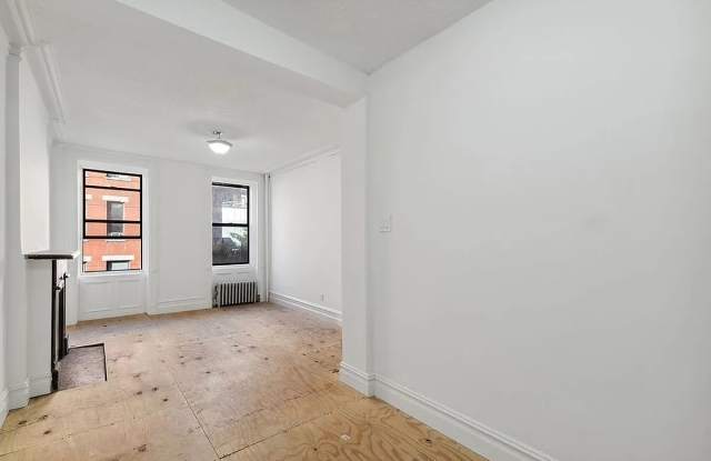 346 W 48th St Apt 4W Gallery 2