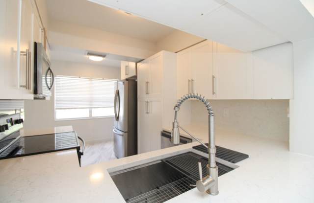 **2/2 REMODELED UNFURNISHED CONDO** 1ST FLOOR IN PIPER'S POINTE** READY FOR A LONG-TERM TENANT** photos photos