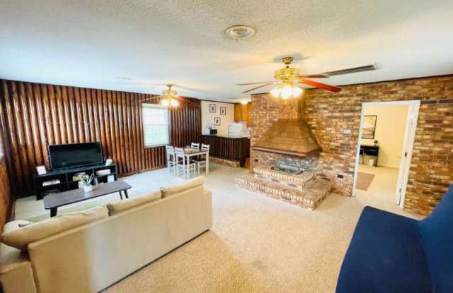 301 Mill Ave Unit A - 301 Mill Avenue, Jacksonville, NC 28540